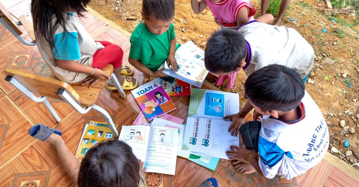 découvrez les bases de l'alphabétisation précoce pour favoriser le développement du langage et la réussite scolaire des jeunes enfants.