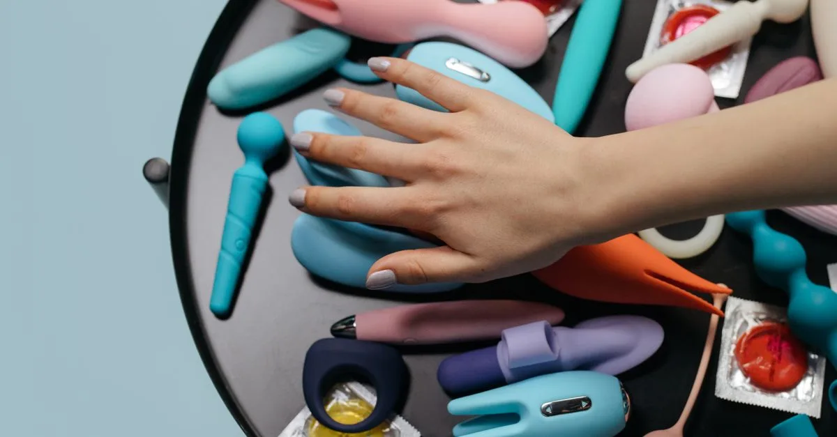 découvrez notre guide complet des sex toys pour tous les plaisirs et besoins. conseils, recommandations et astuces pour choisir et utiliser vos accessoires en toute confiance.