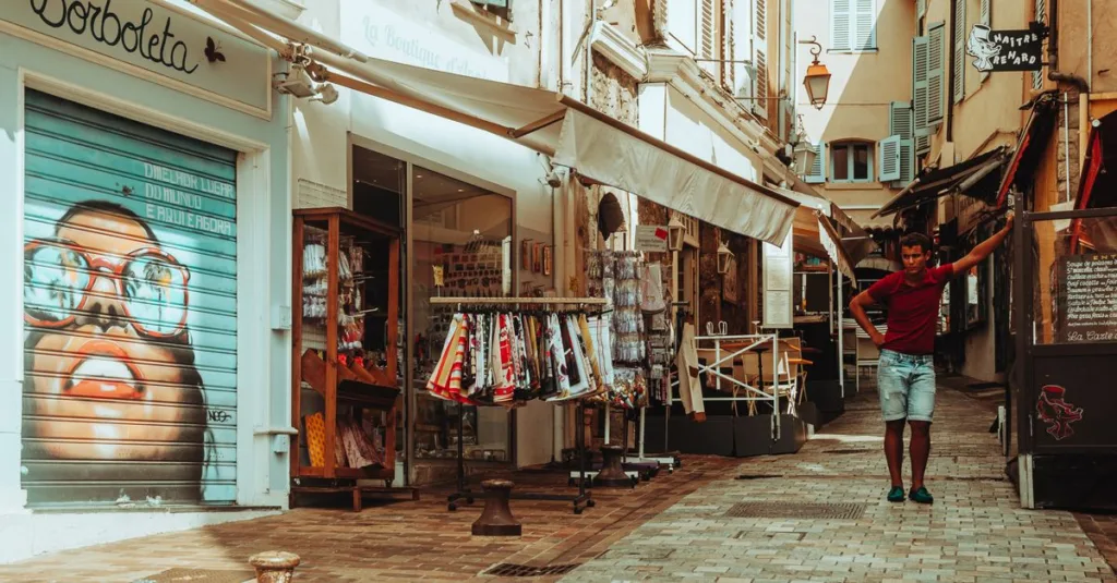découvrez les meilleurs magasins à narbonne pour toutes vos envies : mode, gastronomie, artisanat et bien plus encore. profitez d'une expérience shopping unique au cœur de la ville.